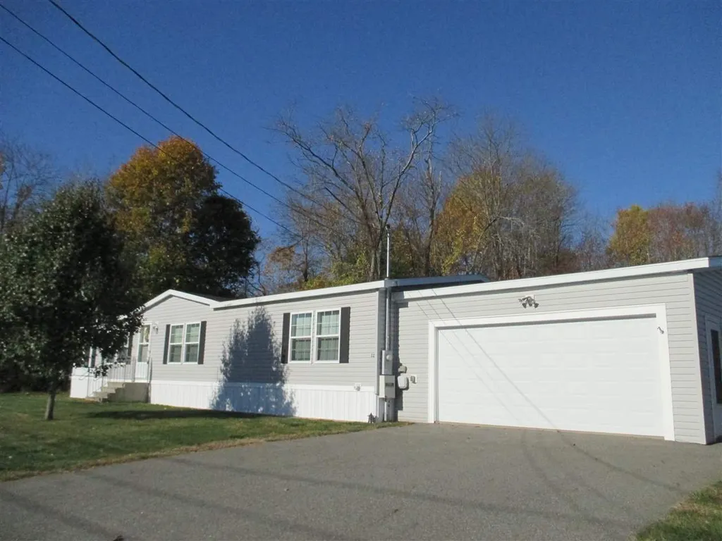 32 Meredith Drive Hampstead NH 03841