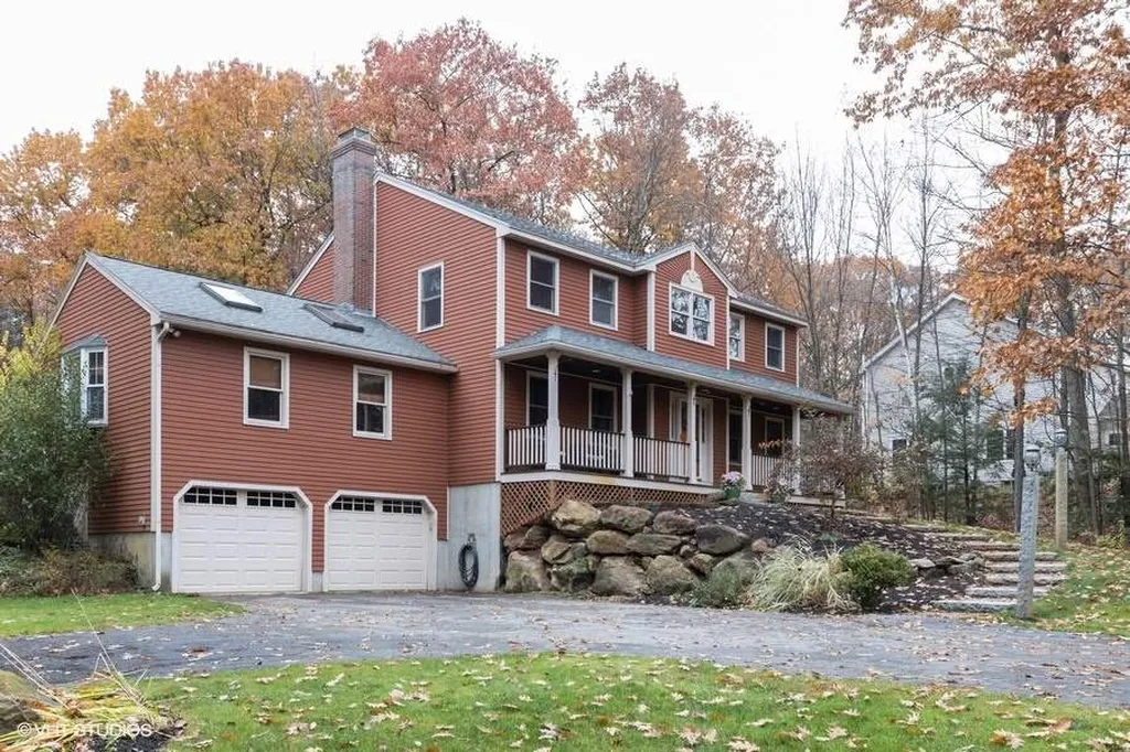 28 Ledgewood Road Bedford NH 03110