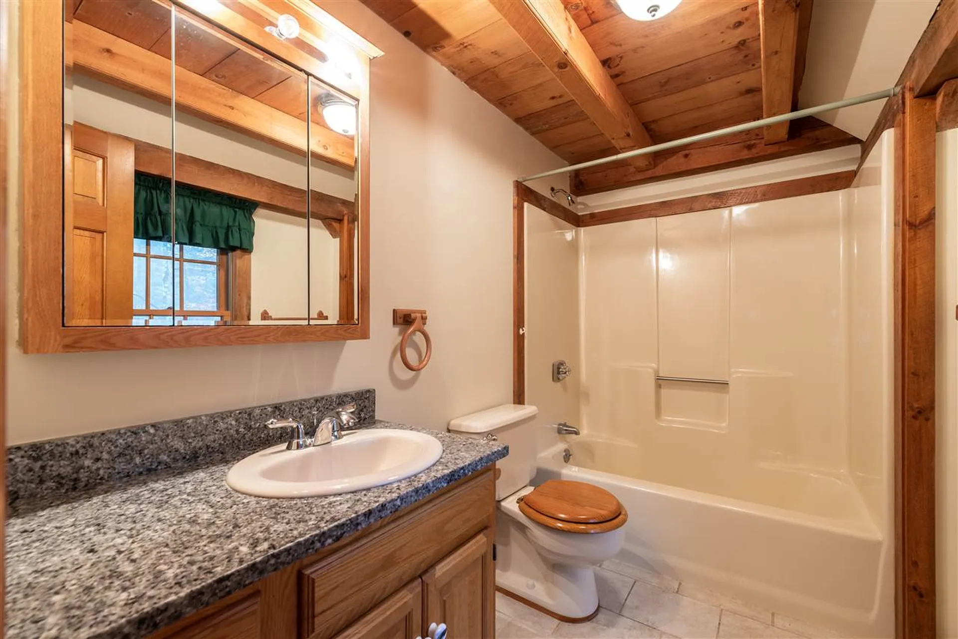 28 Vineyard Way Belmont NH 03220