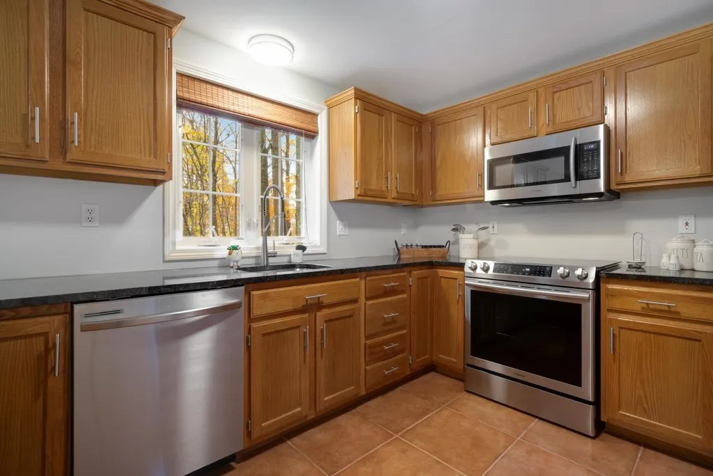 7 Julia Drive Hooksett NH 03106