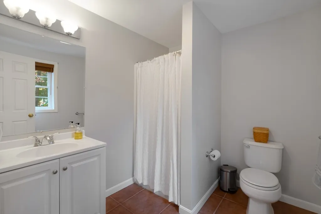 7 Julia Drive Hooksett NH 03106