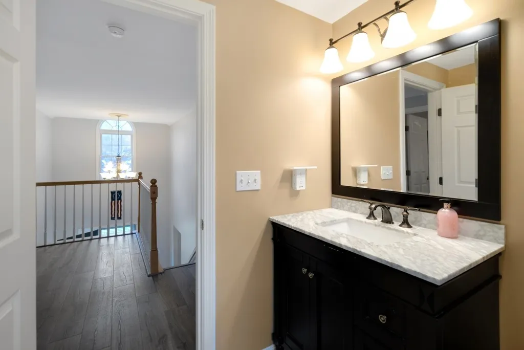 7 Julia Drive Hooksett NH 03106