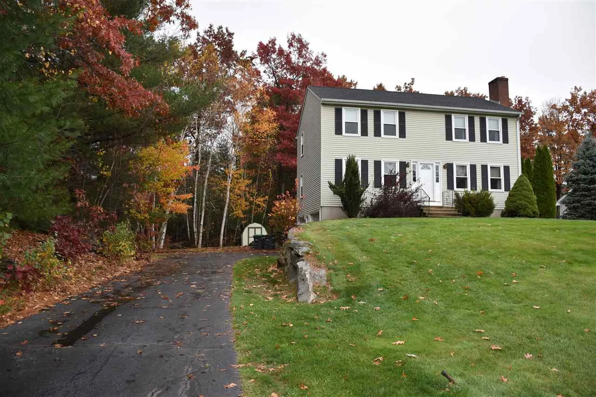 28 Golden Gate Drive Hooksett NH 03106