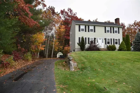 28 Golden Gate Drive Hooksett NH 03106
