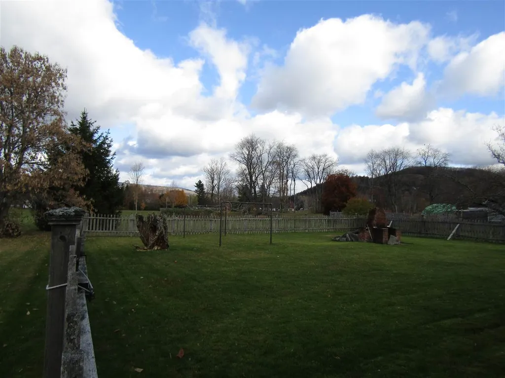39 Pleasant Street Colebrook NH 03576
