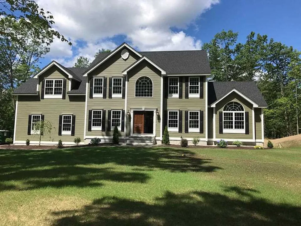 6 Farm Meadows Lane Londonderry NH 03053