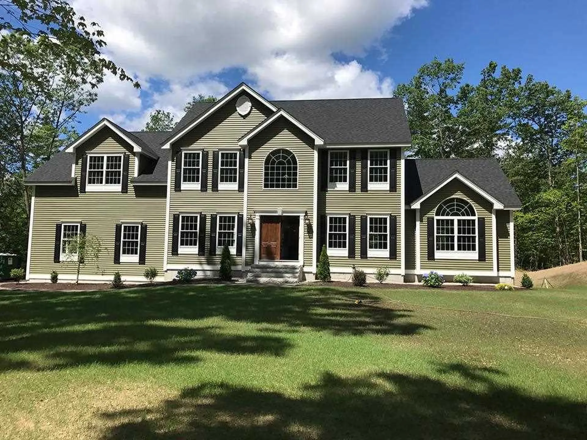 6 Farm Meadows Lane Londonderry NH 03053