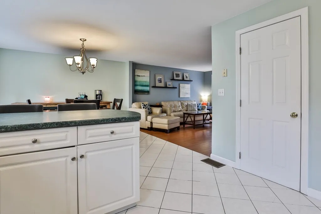 79 Vandora Drive Manchester NH 03103