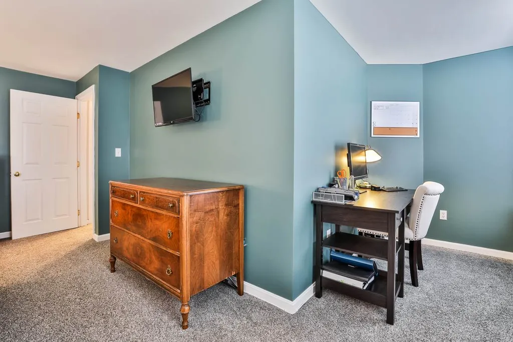79 Vandora Drive Manchester NH 03103