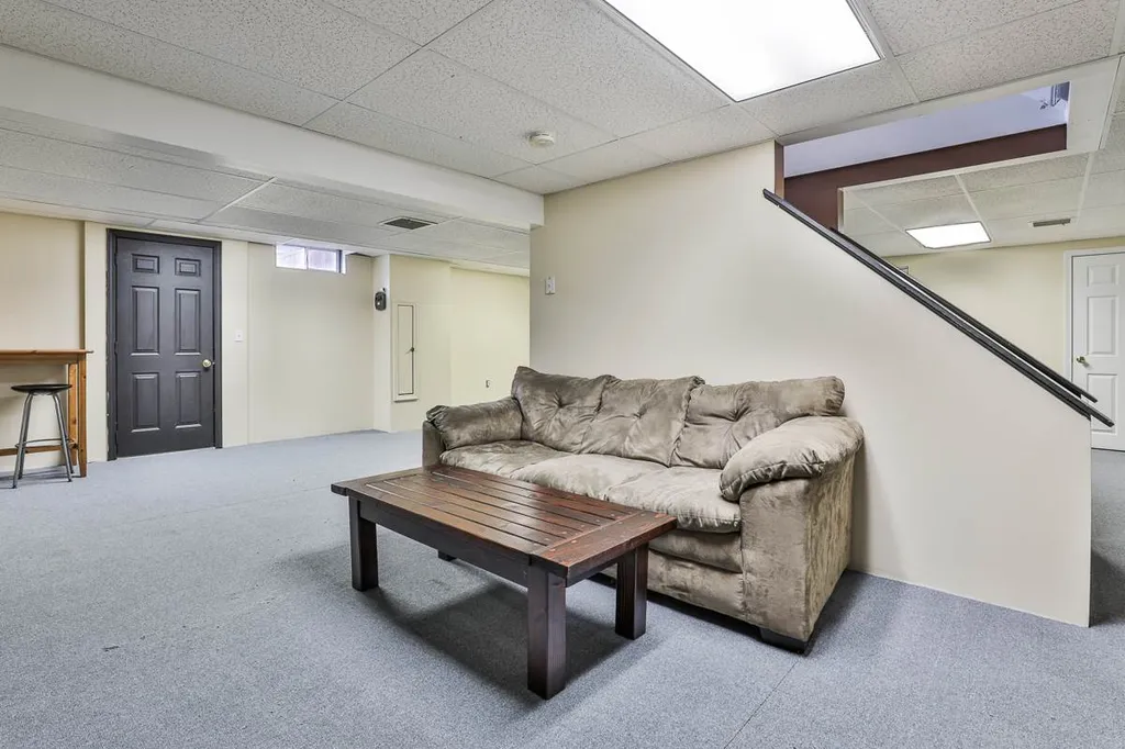 79 Vandora Drive Manchester NH 03103