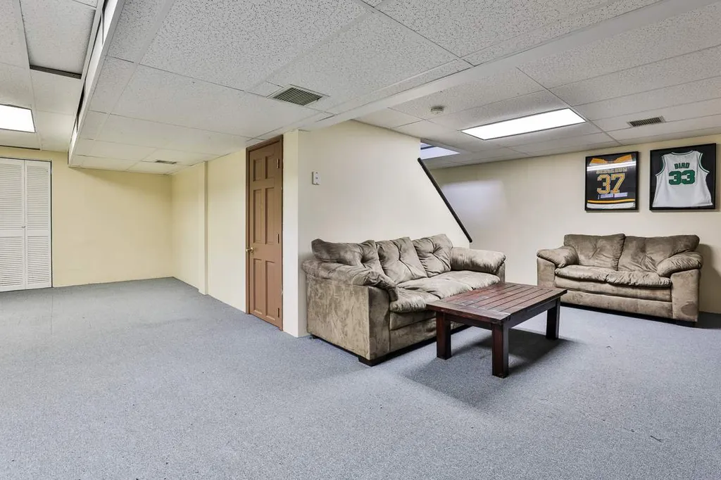 79 Vandora Drive Manchester NH 03103