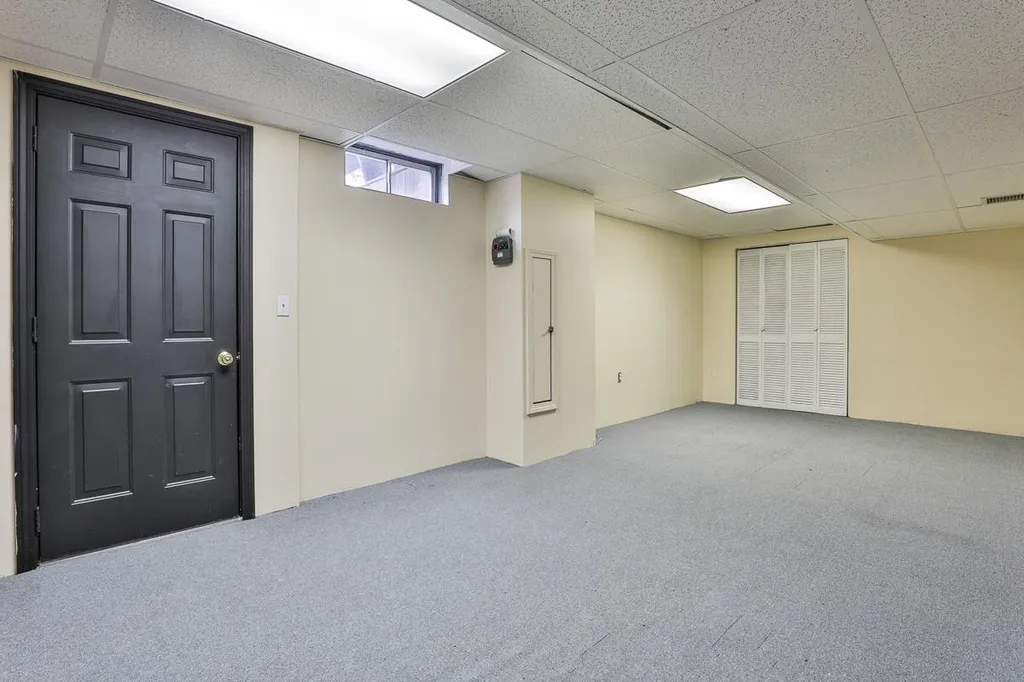 79 Vandora Drive Manchester NH 03103