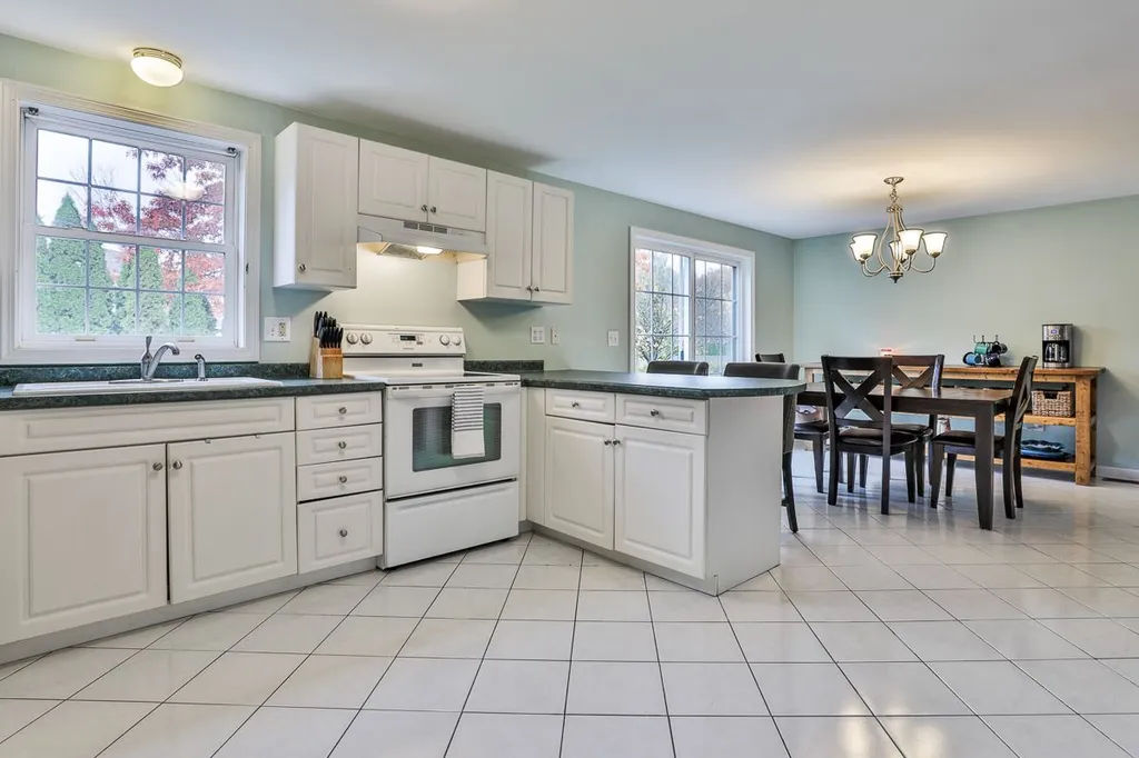 79 Vandora Drive Manchester NH 03103