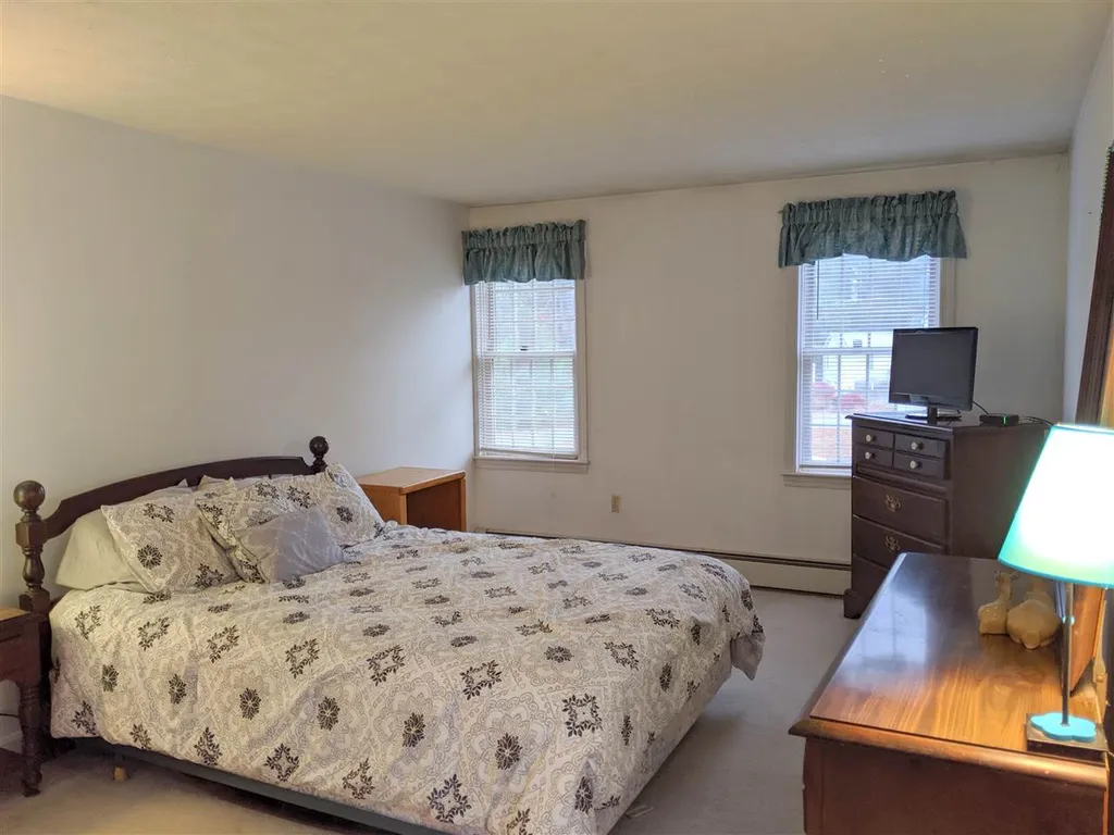 15 Morway Drive Londonderry NH 03053