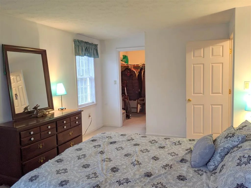 15 Morway Drive Londonderry NH 03053