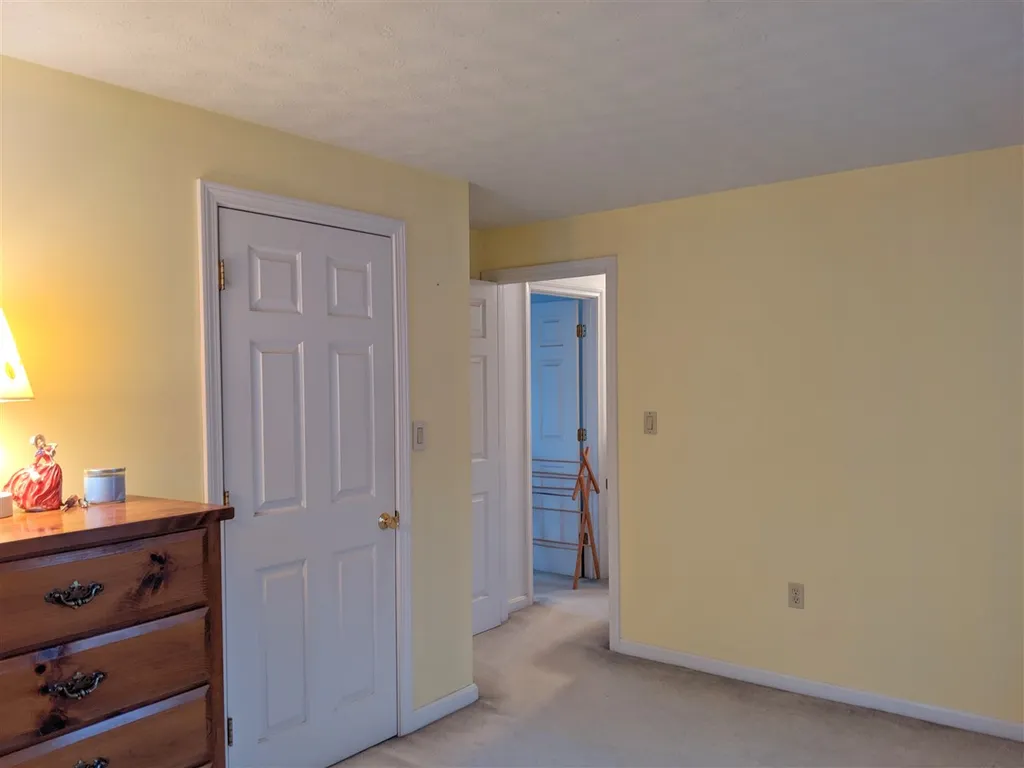 15 Morway Drive Londonderry NH 03053