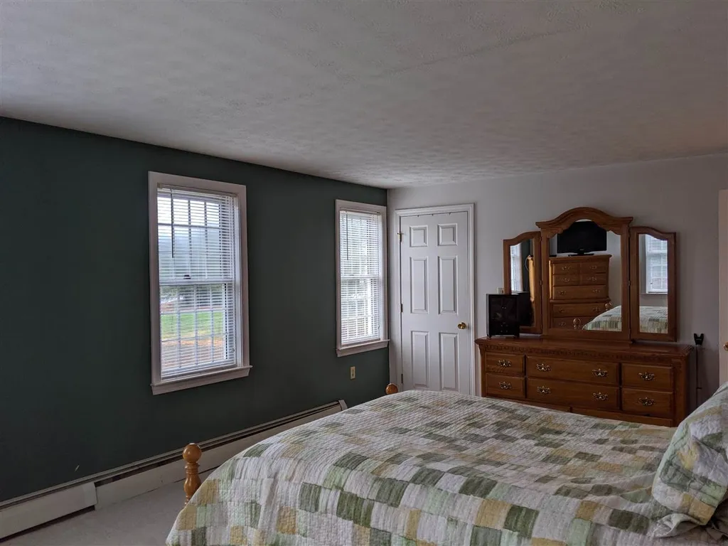 15 Morway Drive Londonderry NH 03053