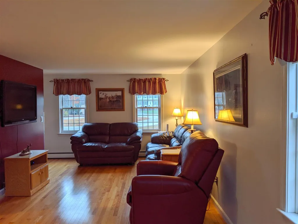 15 Morway Drive Londonderry NH 03053