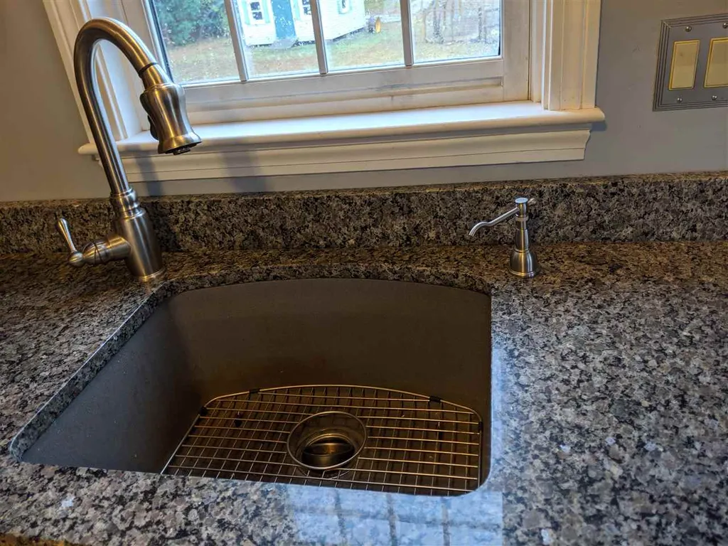 15 Morway Drive Londonderry NH 03053