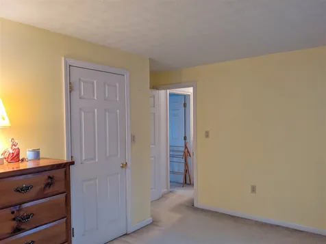 15 Morway Drive Londonderry NH 03053