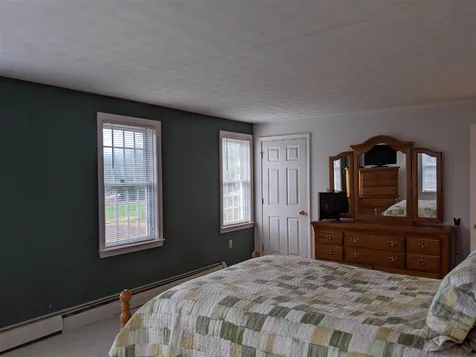 15 Morway Drive Londonderry NH 03053