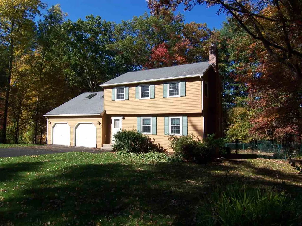 42 Watersedge Drive Nashua NH 03063