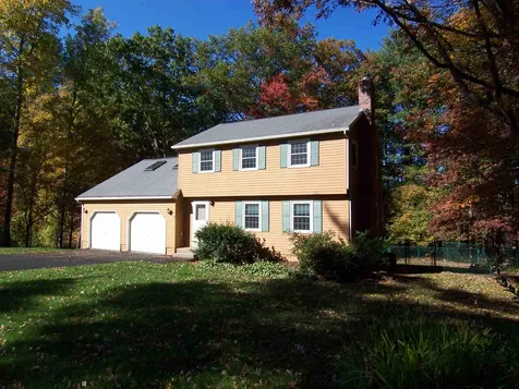 42 Watersedge Drive Nashua NH 03063