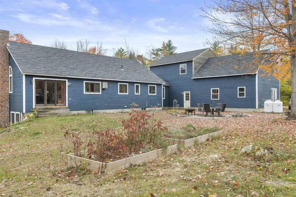 443 Mountain Road New London NH 03257