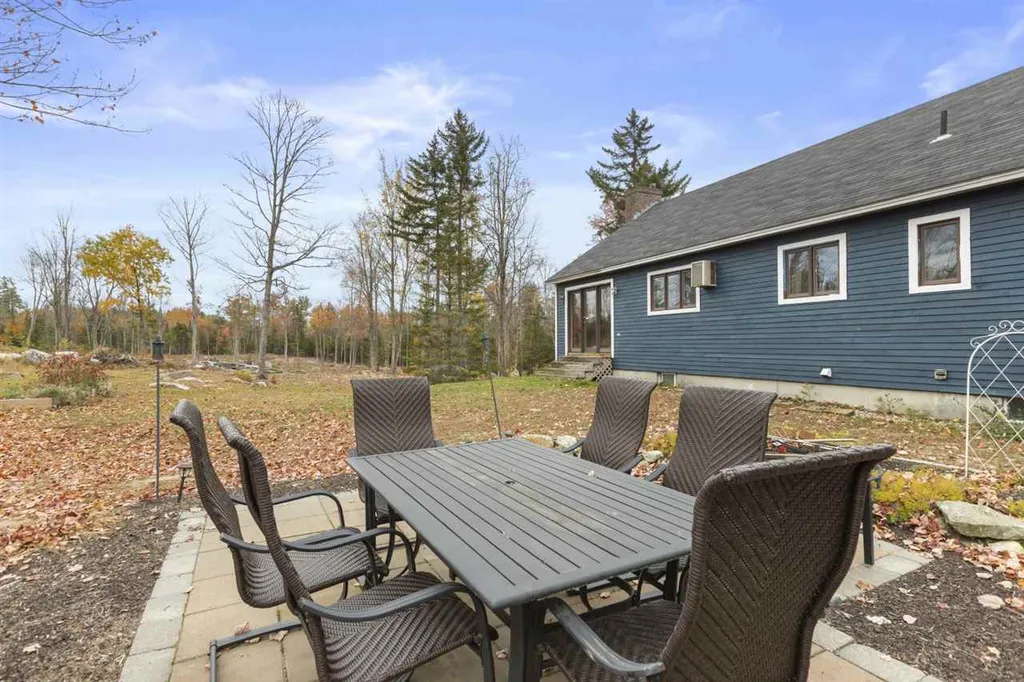443 Mountain Road New London NH 03257