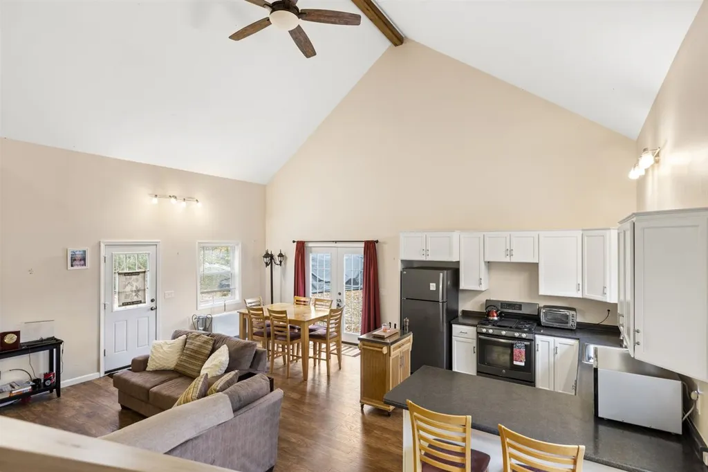 443 Mountain Road New London NH 03257