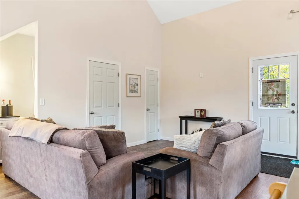 443 Mountain Road New London NH 03257