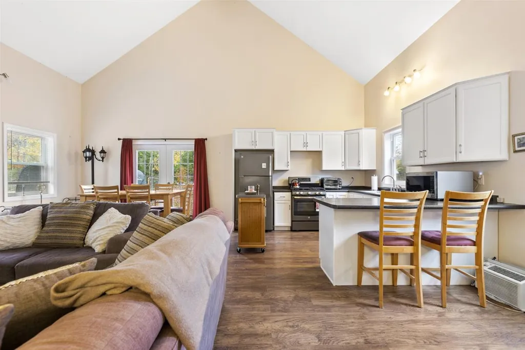 443 Mountain Road New London NH 03257