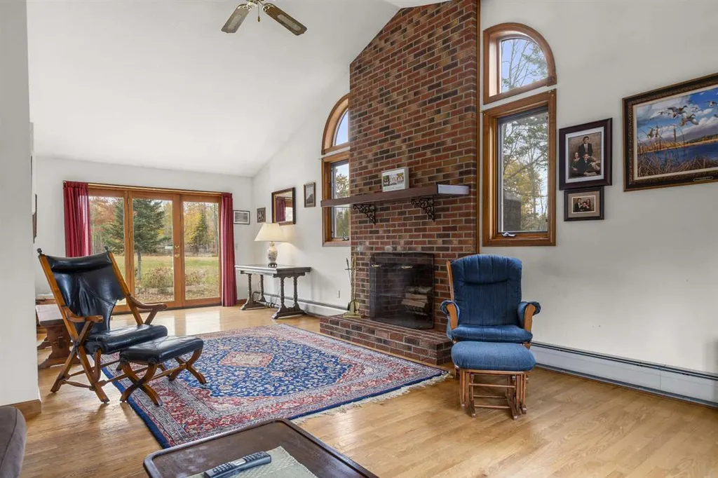 443 Mountain Road New London NH 03257