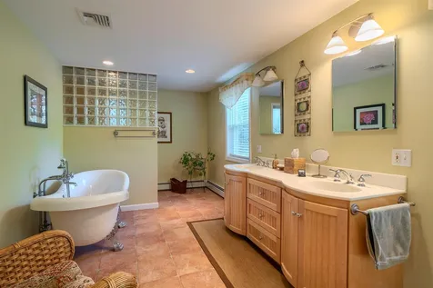 4 Westside Drive Atkinson NH 03811
