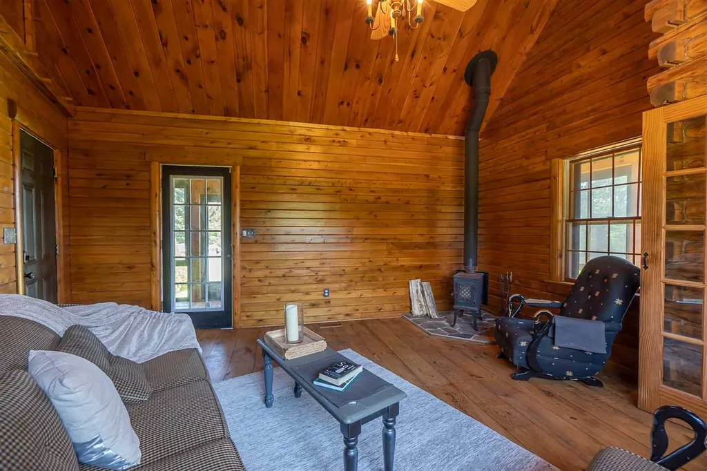 16 Jeremy Hill Road Pelham NH 03076