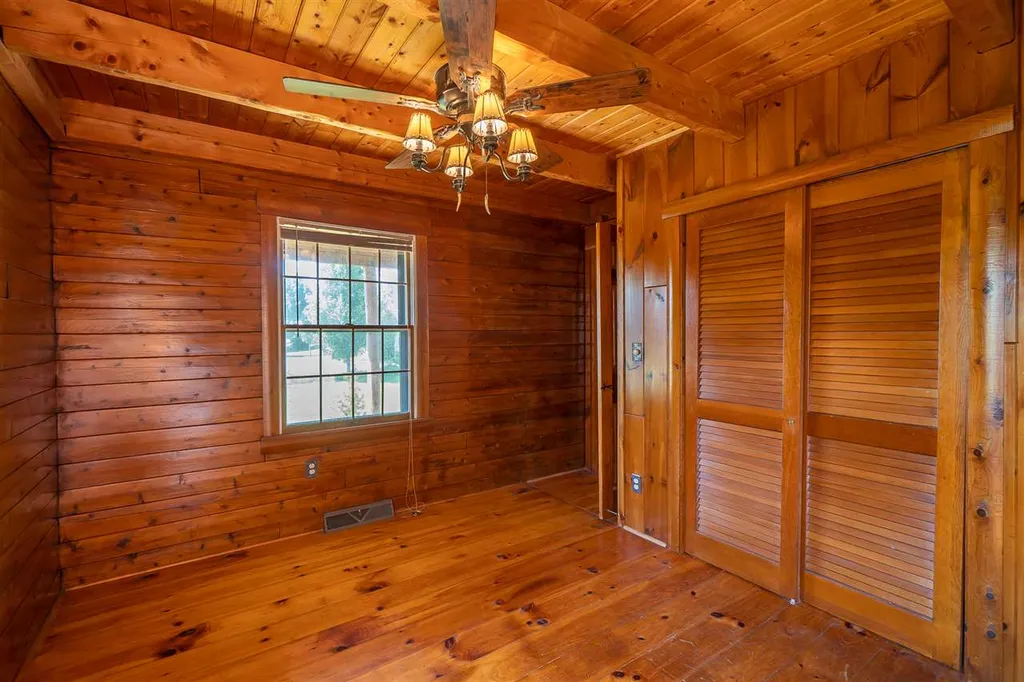 16 Jeremy Hill Road Pelham NH 03076