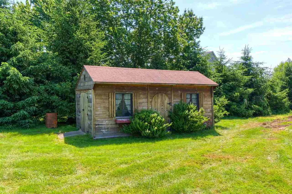 16 Jeremy Hill Road Pelham NH 03076