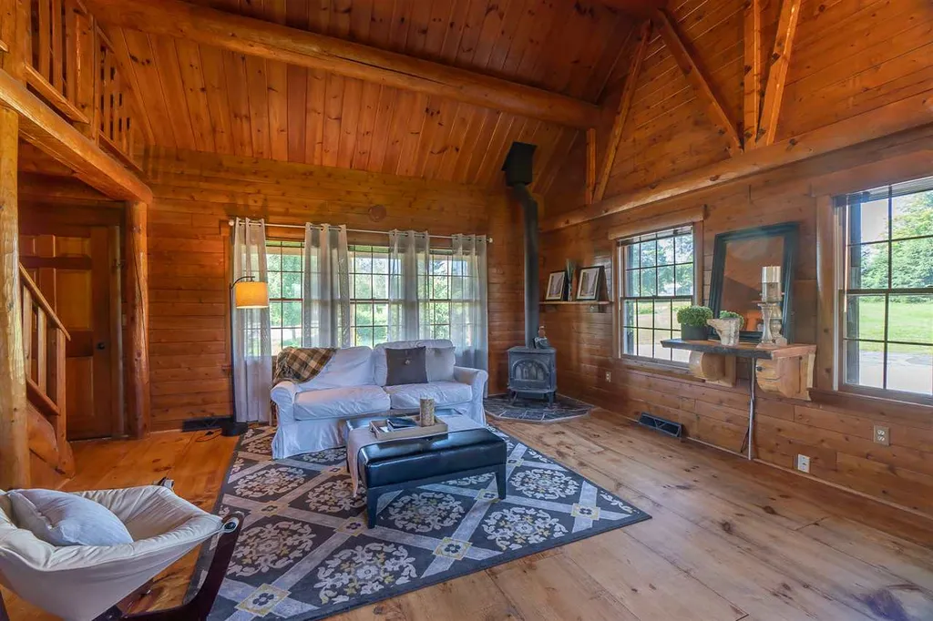 16 Jeremy Hill Road Pelham NH 03076