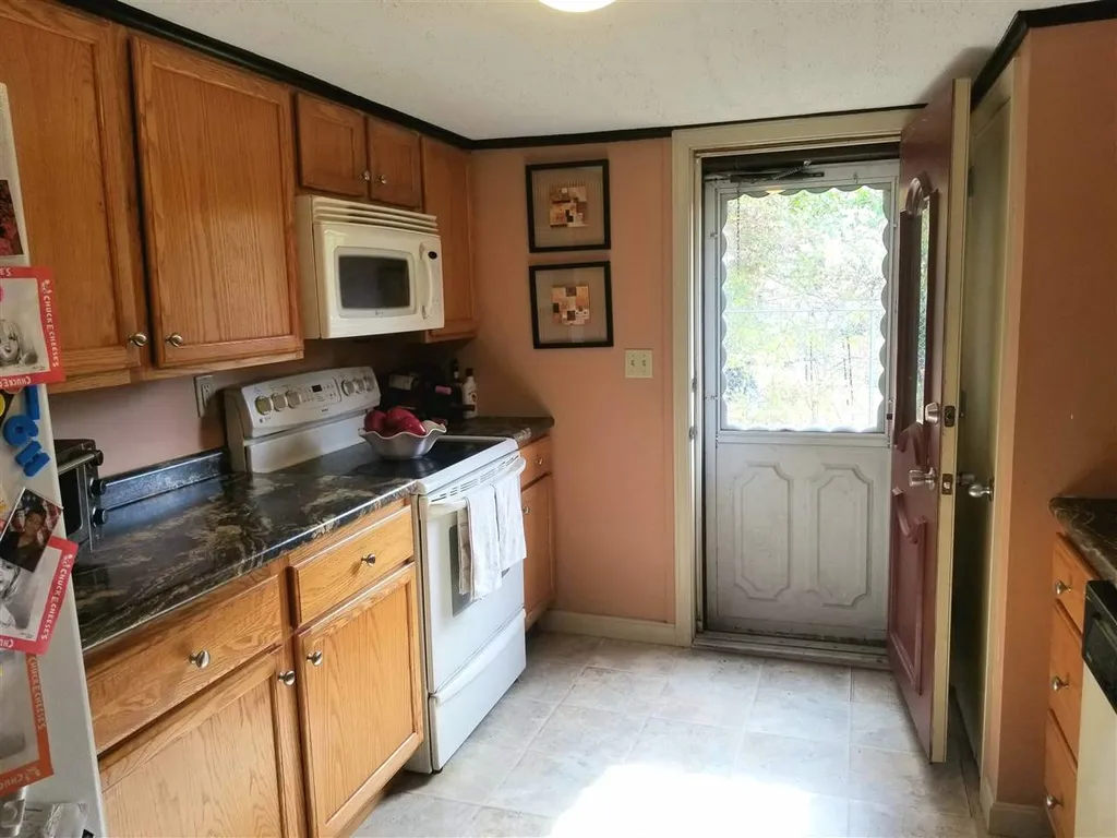 6 Edwards Street Salem NH 03079