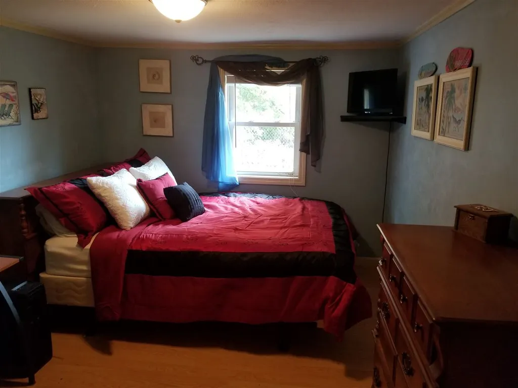 6 Edwards Street Salem NH 03079