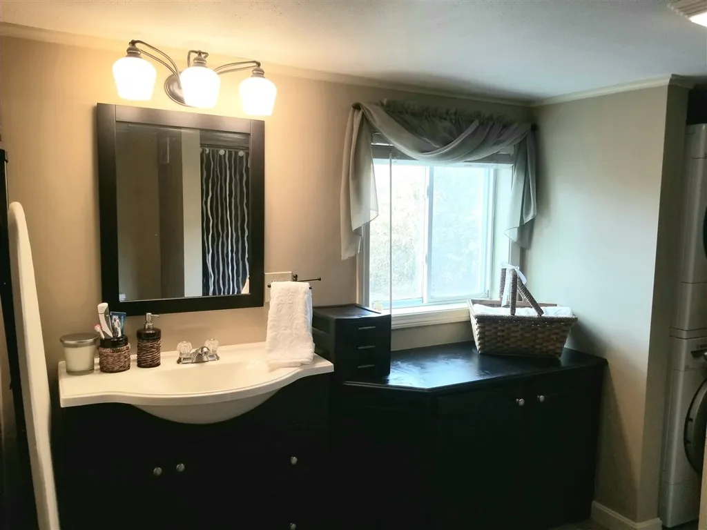 6 Edwards Street Salem NH 03079