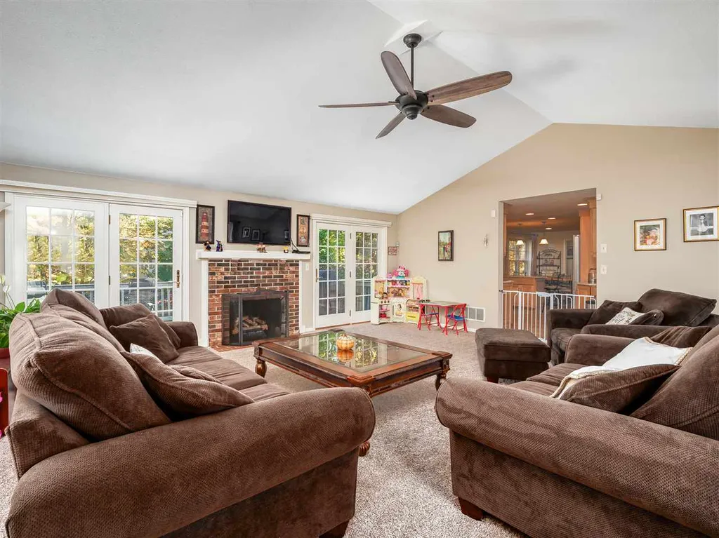 8 Bennington Road Nashua NH 03064