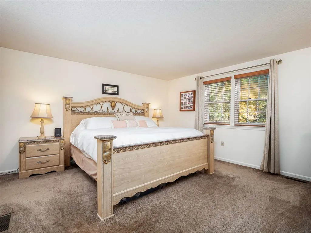 8 Bennington Road Nashua NH 03064