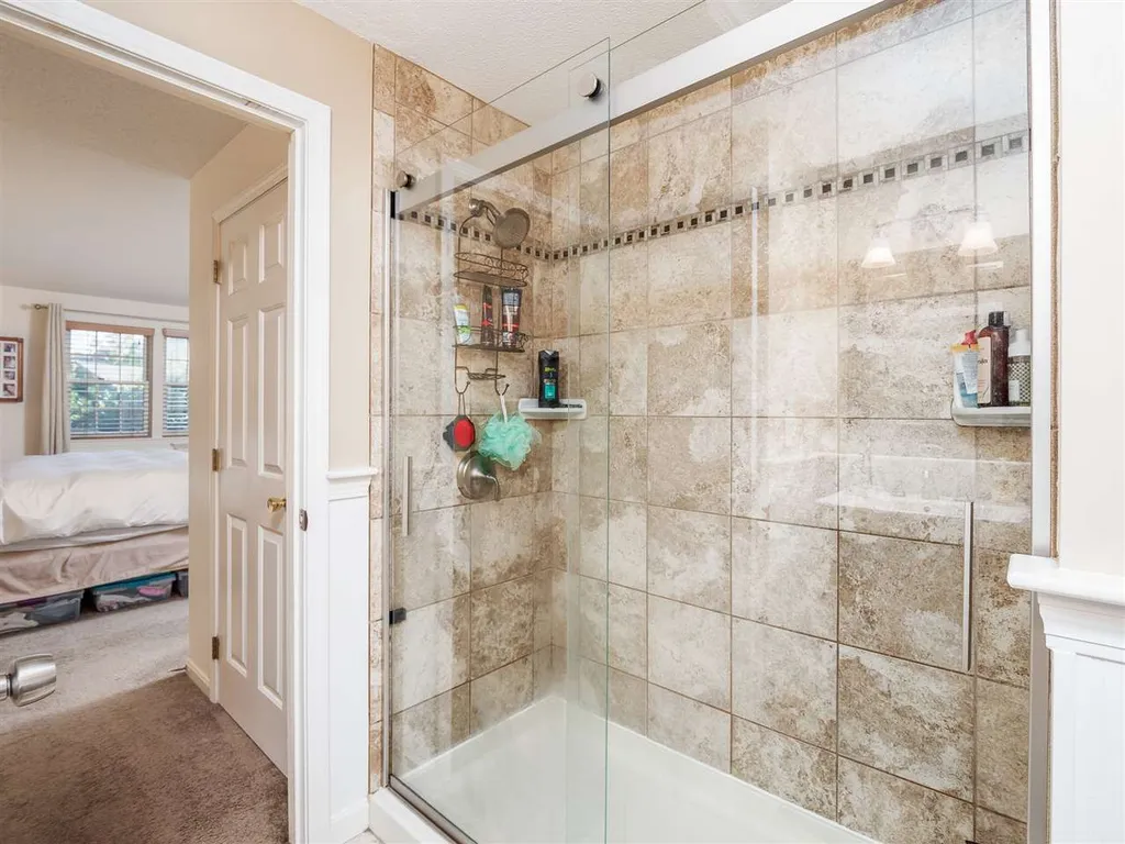 8 Bennington Road Nashua NH 03064