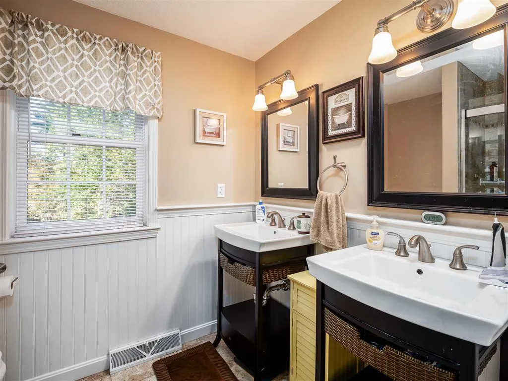 8 Bennington Road Nashua NH 03064