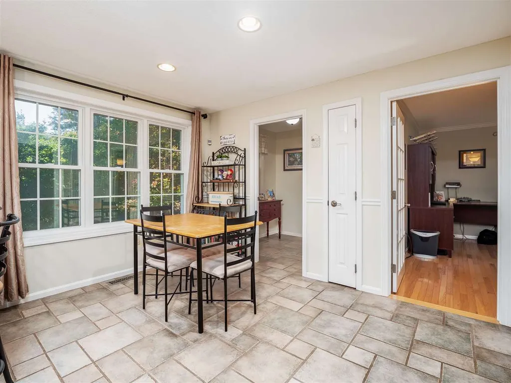 8 Bennington Road Nashua NH 03064