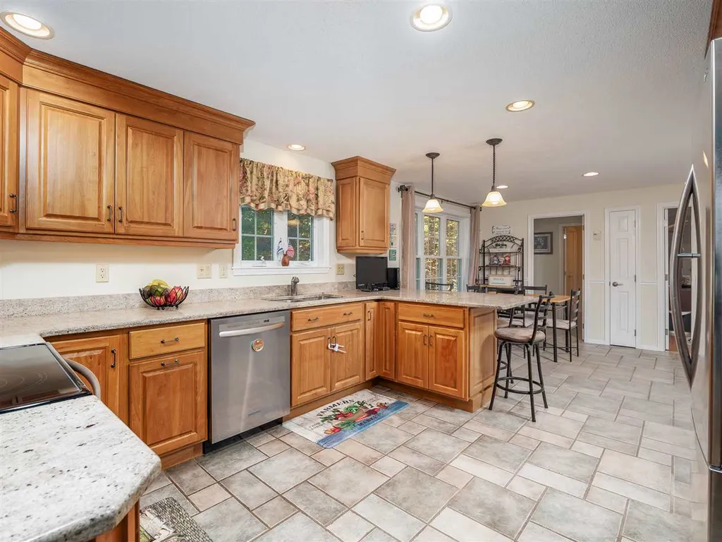 8 Bennington Road Nashua NH 03064