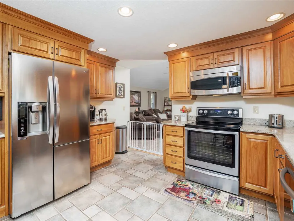 8 Bennington Road Nashua NH 03064