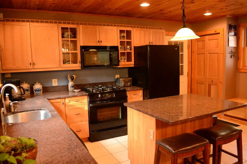 232 Pinnacle Hill Road New Hampton NH 03256