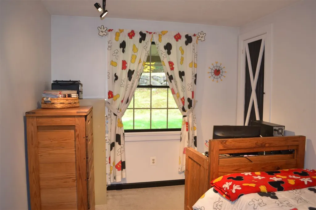 232 Pinnacle Hill Road New Hampton NH 03256